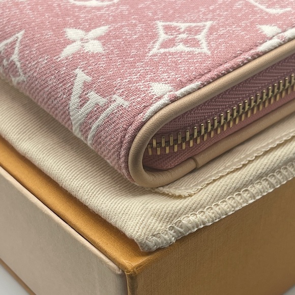Louis Vuitton Jacquard Denim Monogram Long Round Zippy Wallet Limited Edition - Picture 10 of 16